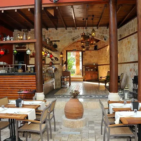 Candle Suites Ξενοδοχείο 4*