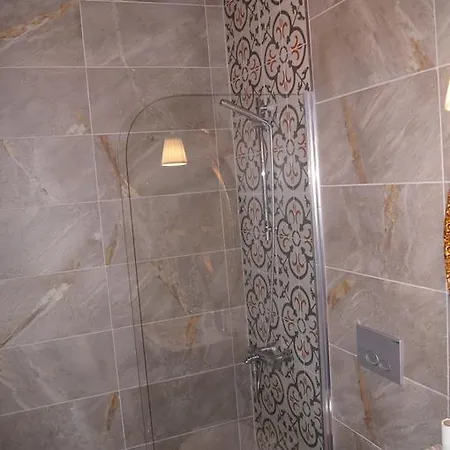 Otel Candle Suites