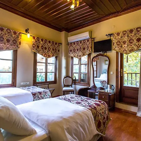 Otel Candle Suites 4*