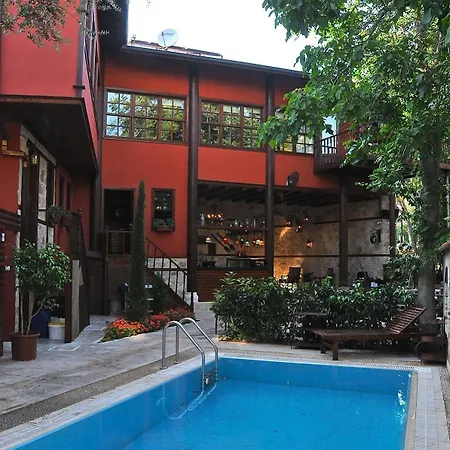 Candle Suites Hotel 4*